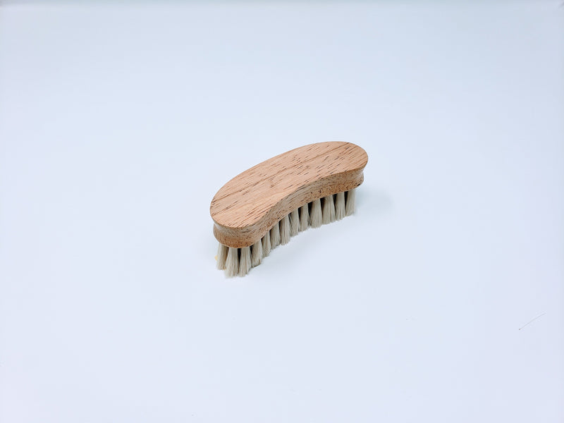 Legends Bright White Synthetic Bright Dawn Goat Hair Crescent Face Brush