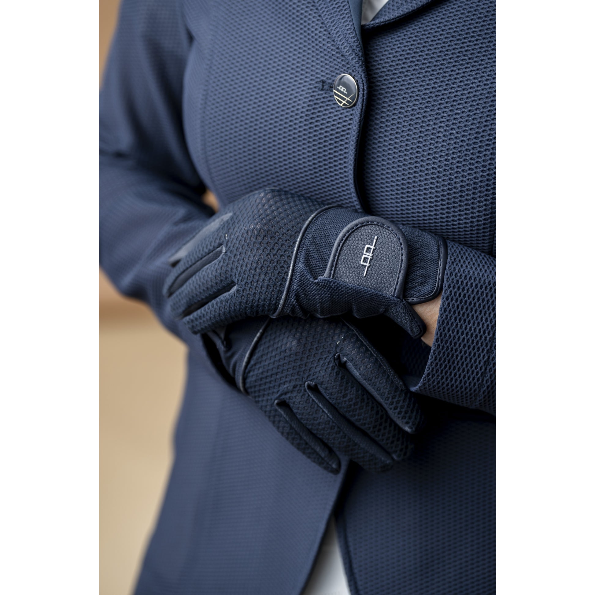 AA Motion Lite Mesh Glove 5 Black